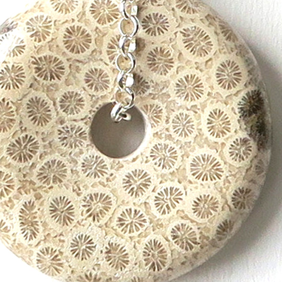 Pendentif Donut (pi) Corail fossile et Argent